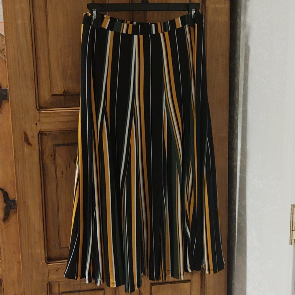 Pleated Striped Skirt